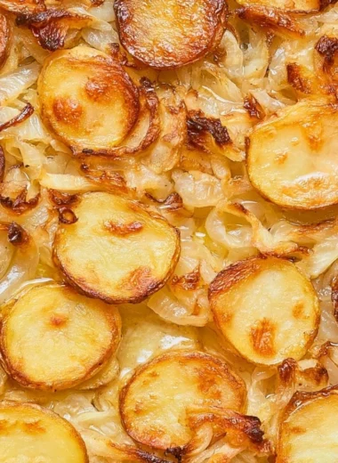 Baked potatoes with onions served at a family gathering, recipe from 1952.