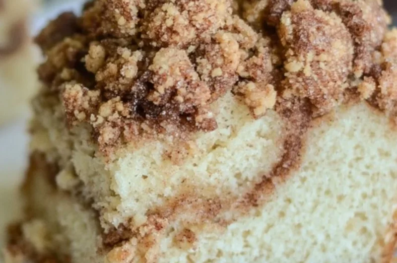 Delicious cinnamon coffee cake topped with crunchy crumb topping.